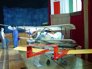 messe3.jpg (19653 Byte)